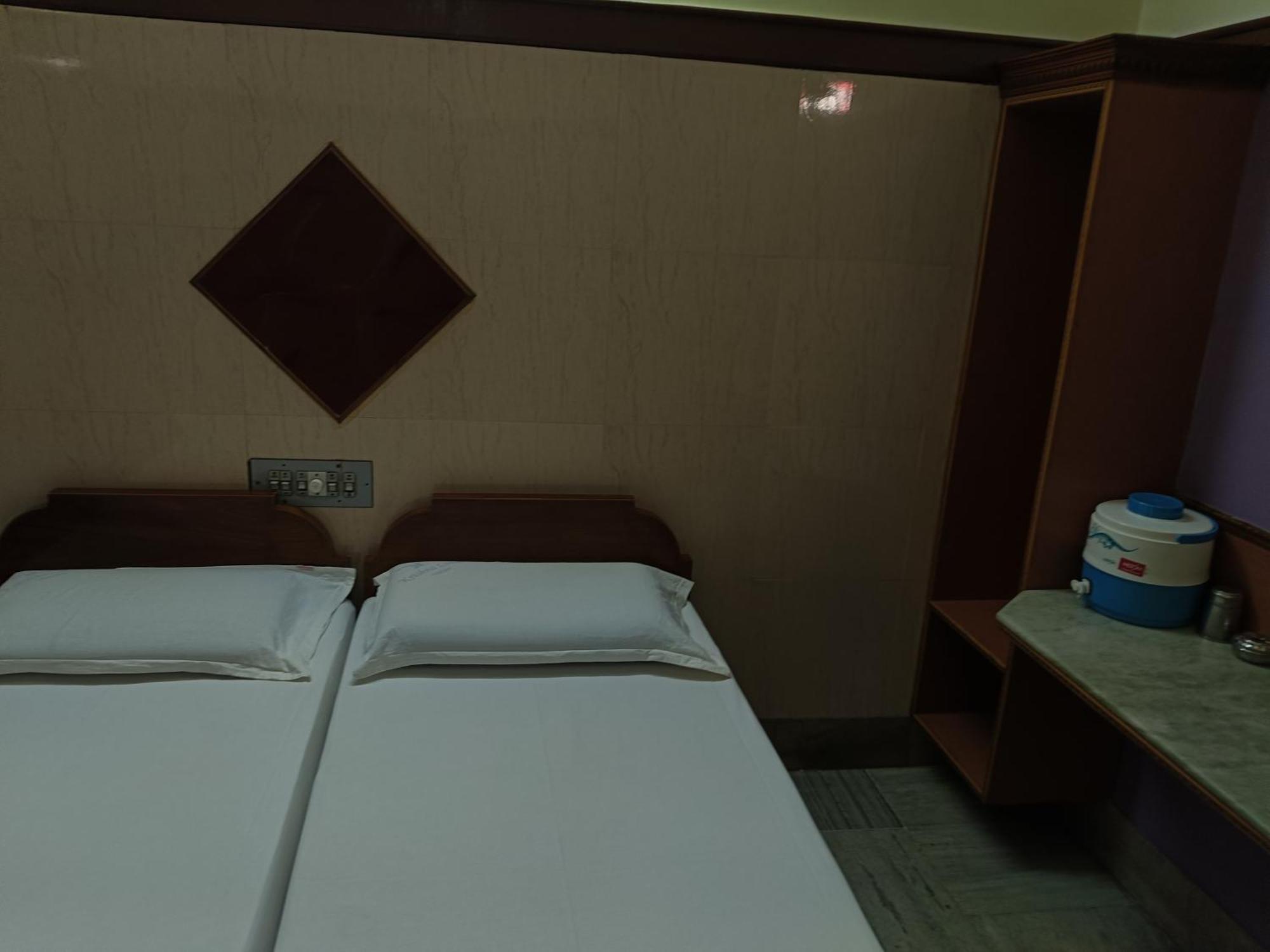 Krishna Lodge Tiruchirappalli Zewnętrze zdjęcie