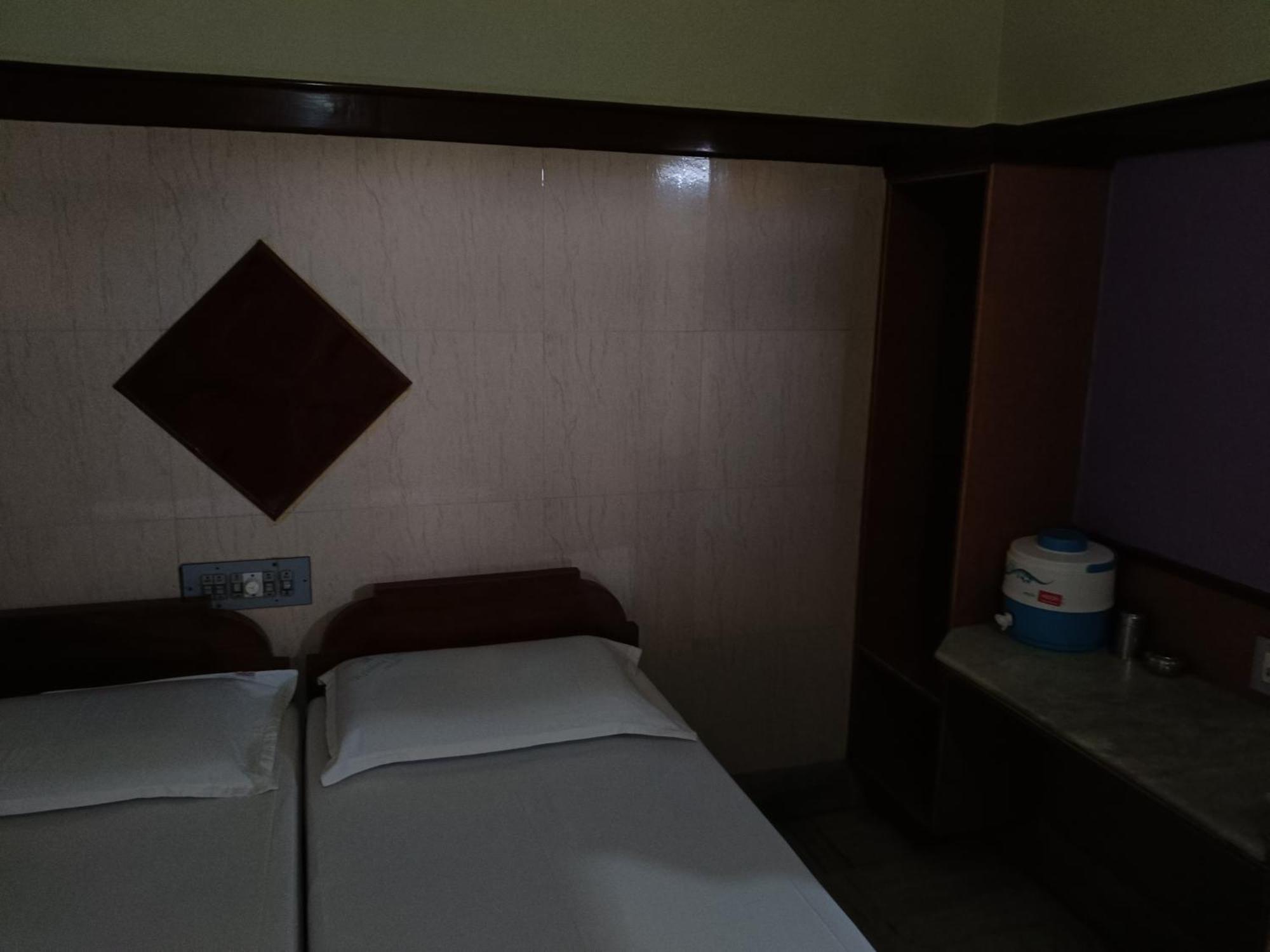 Krishna Lodge Tiruchirappalli Zewnętrze zdjęcie