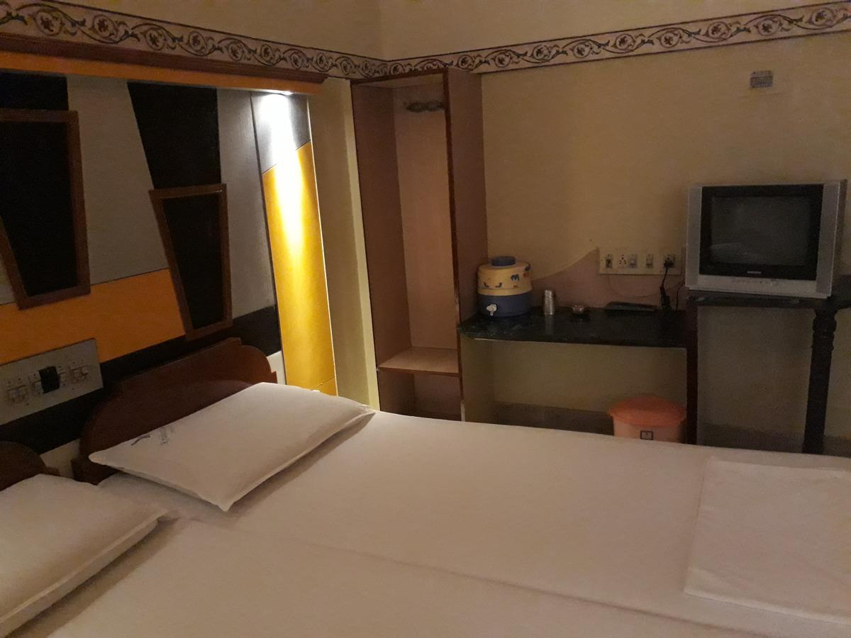 Krishna Lodge Tiruchirappalli Zewnętrze zdjęcie