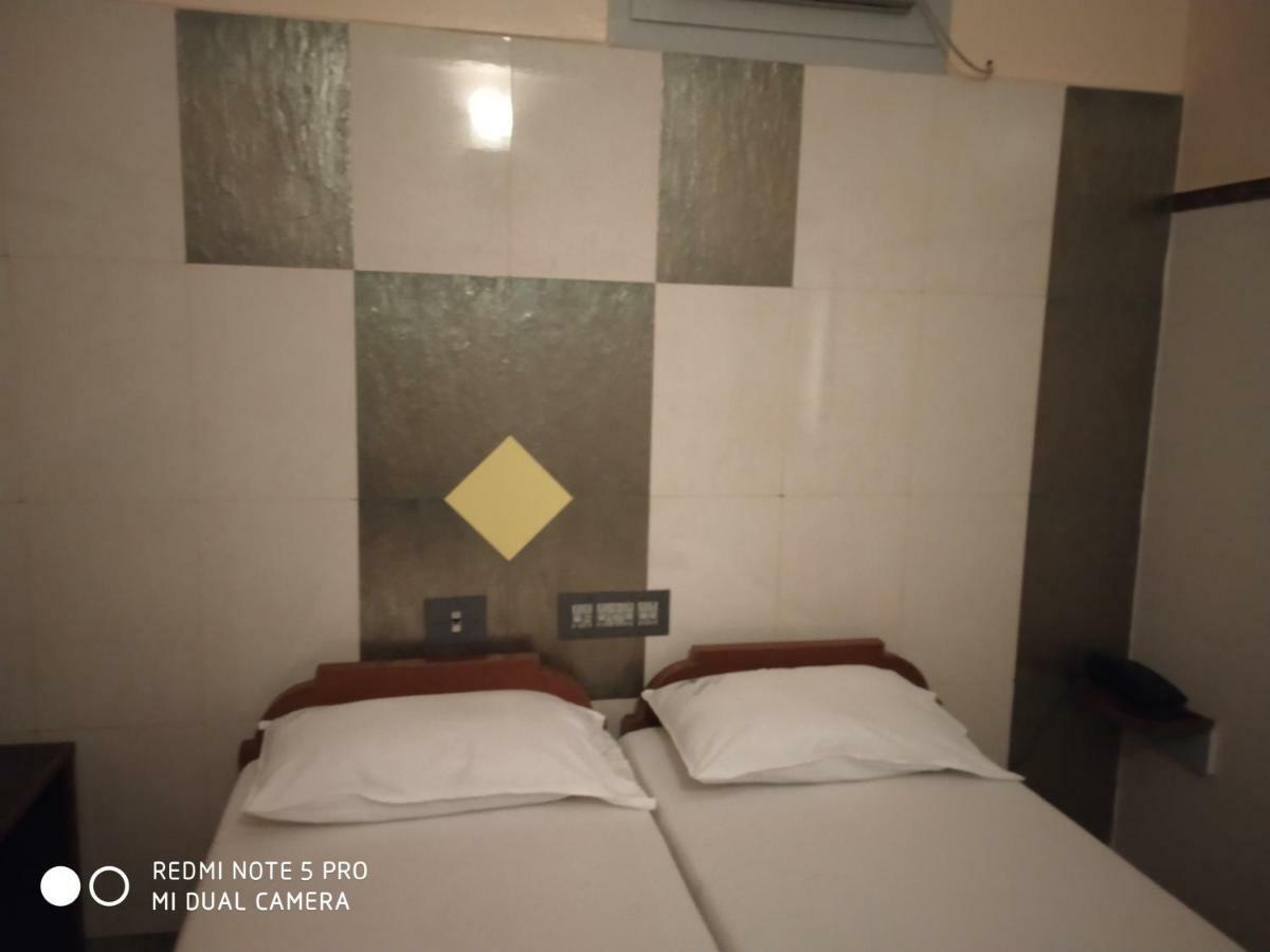 Krishna Lodge Tiruchirappalli Zewnętrze zdjęcie
